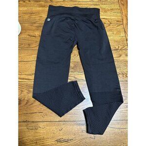 Fabletics Size Med. Black Seamless Mesh Pattern Womens Gym Leggings L141